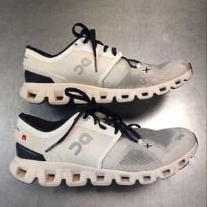 ON RUNNING CLOUD X3 WOMENS WHITE/BLACK RUNNING SHOES SIZE 9